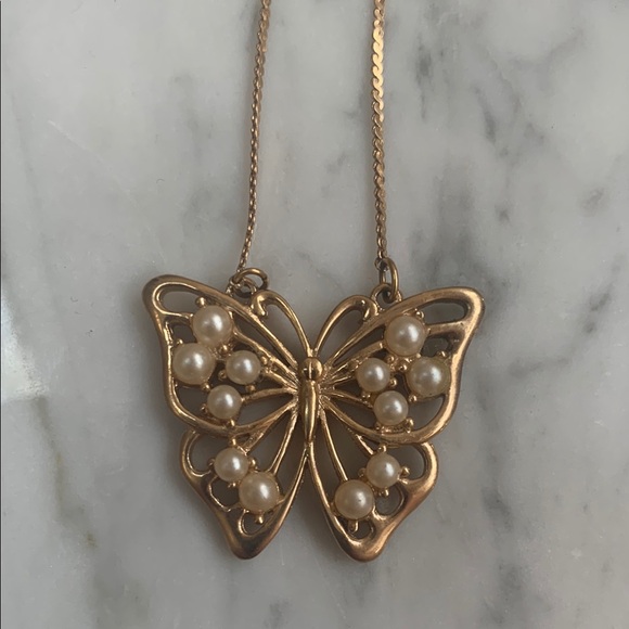 Vintage Citation Elegant Gold Tone and Pearl Butterfly Pendant Necklace - Picture 3 of 6